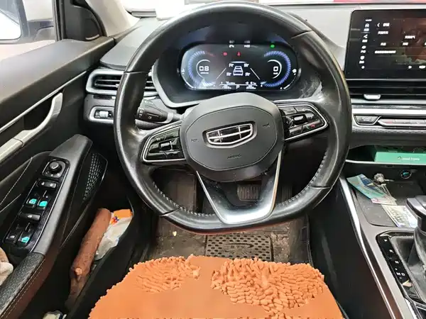 Geely Emgrand 2022