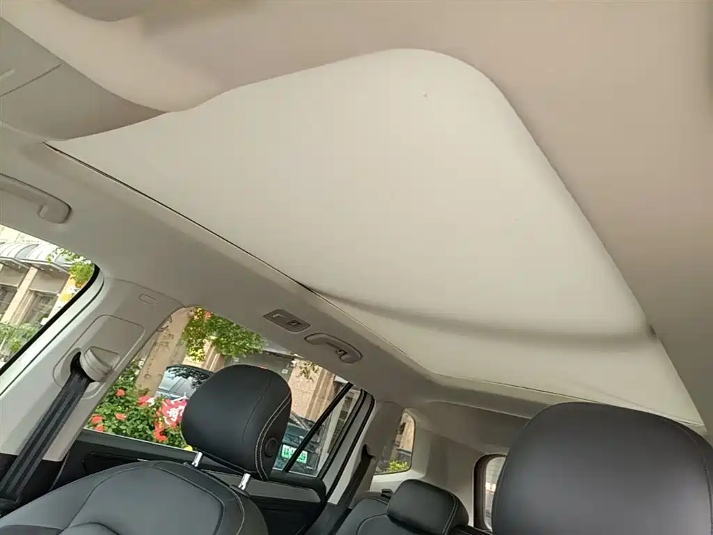 Volkswagen Tiguan L 2017 — фото 18