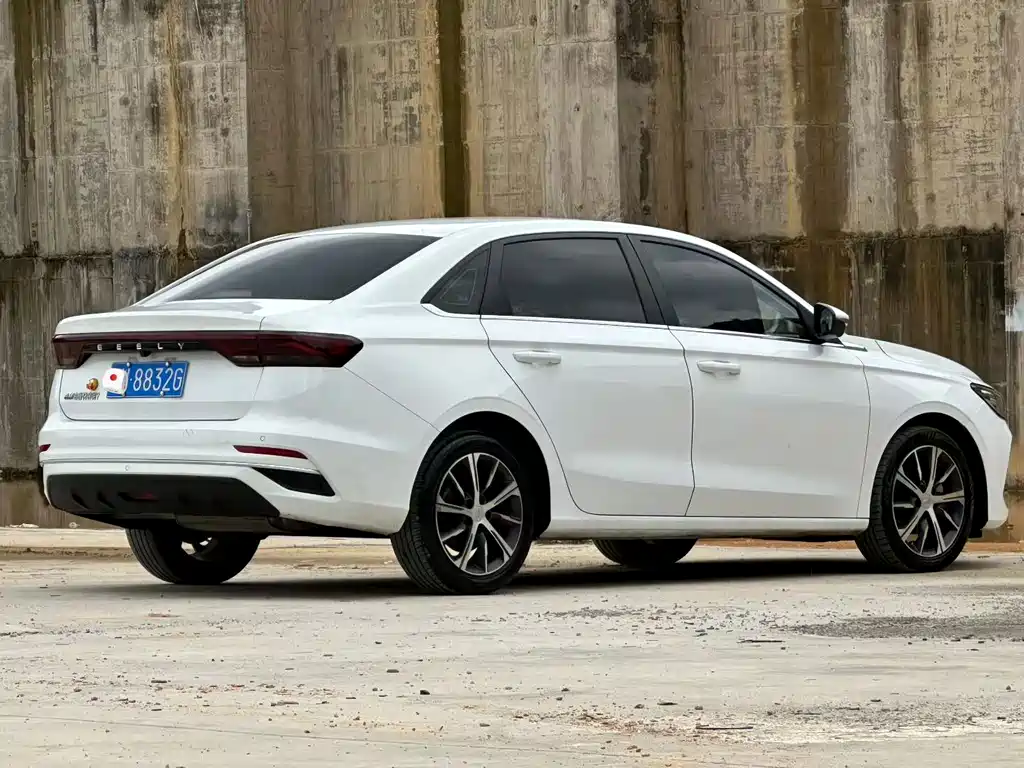 Geely Emgrand 2022 — фото 3