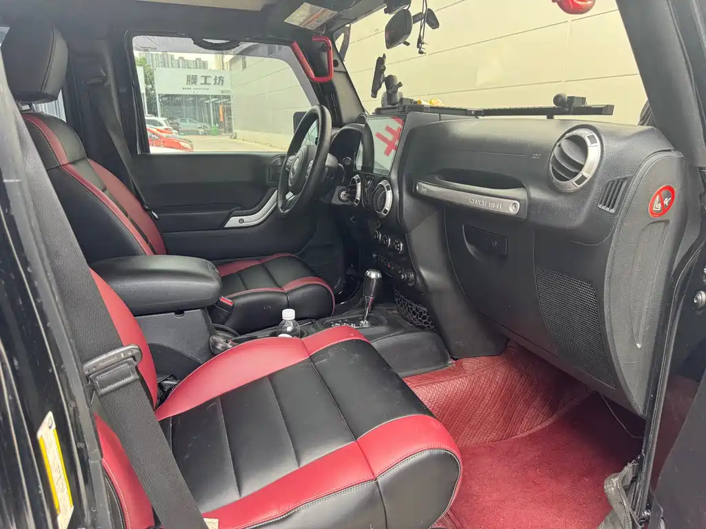 Jeep Wrangler 2013 — фото 10