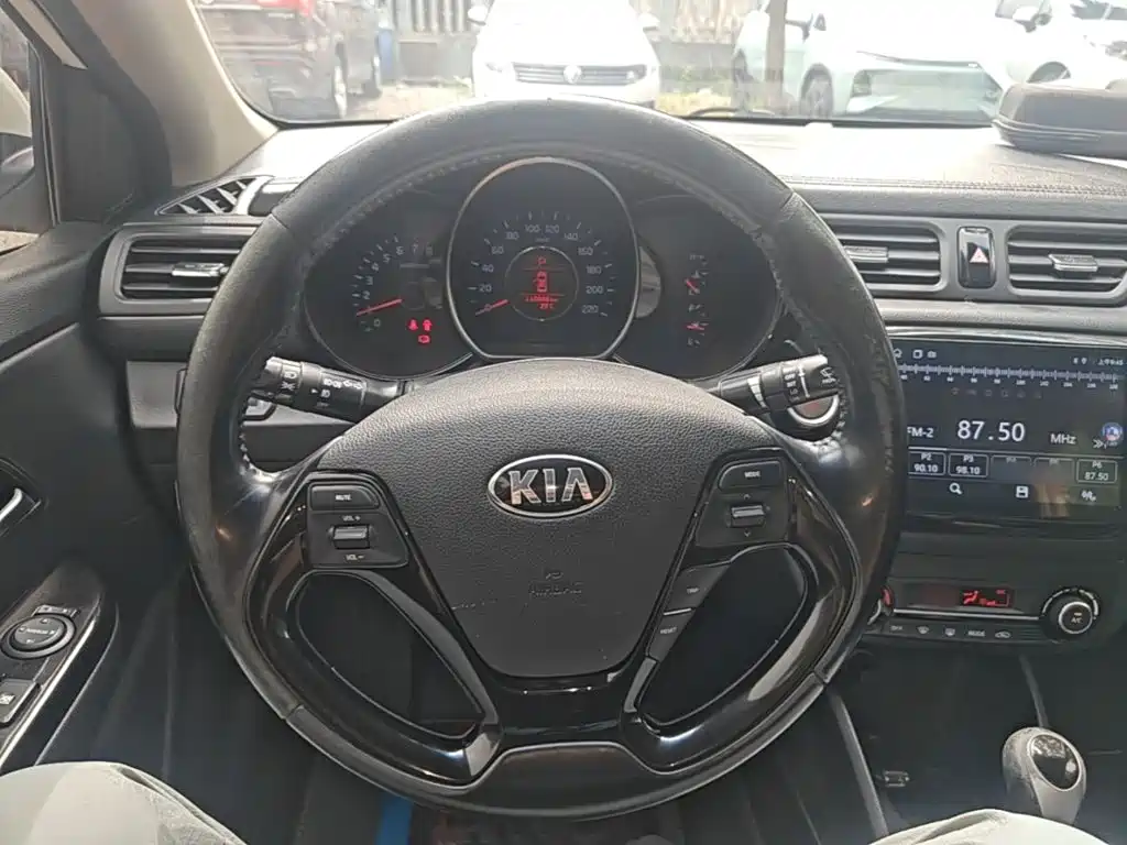 Kia K2 2016 — фото 11