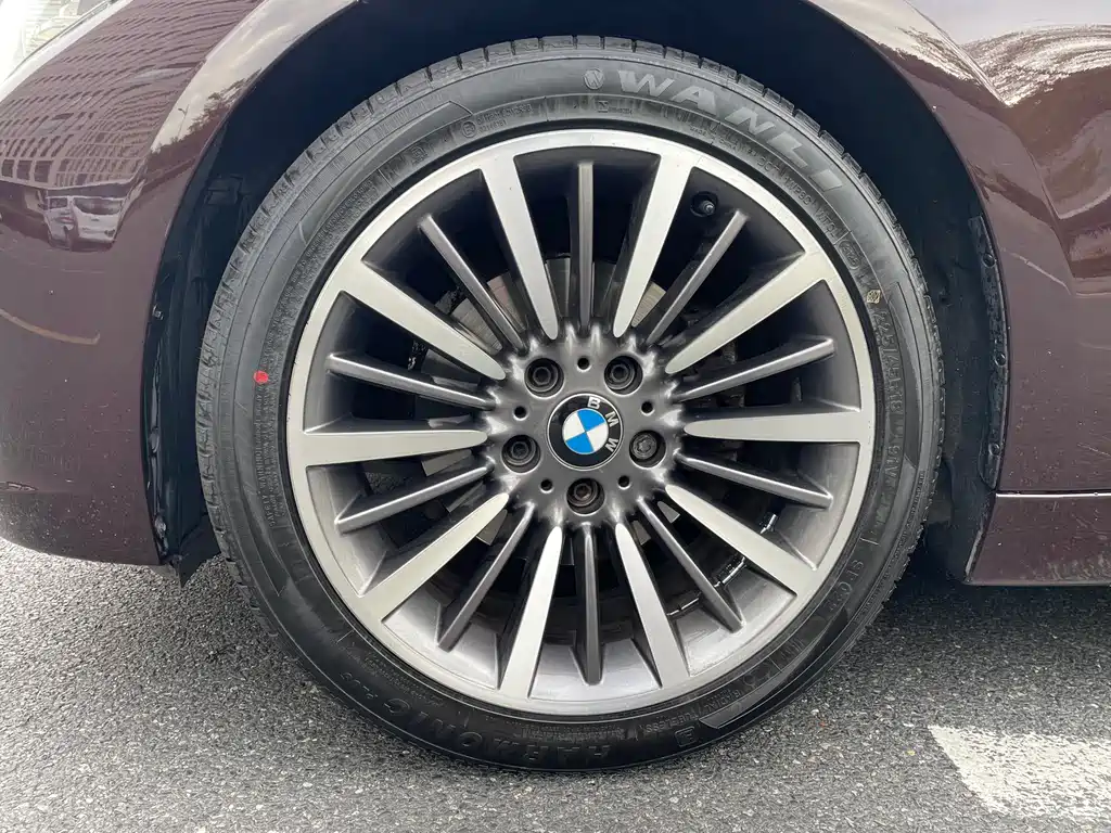BMW 3 Series 2018 — фото 11
