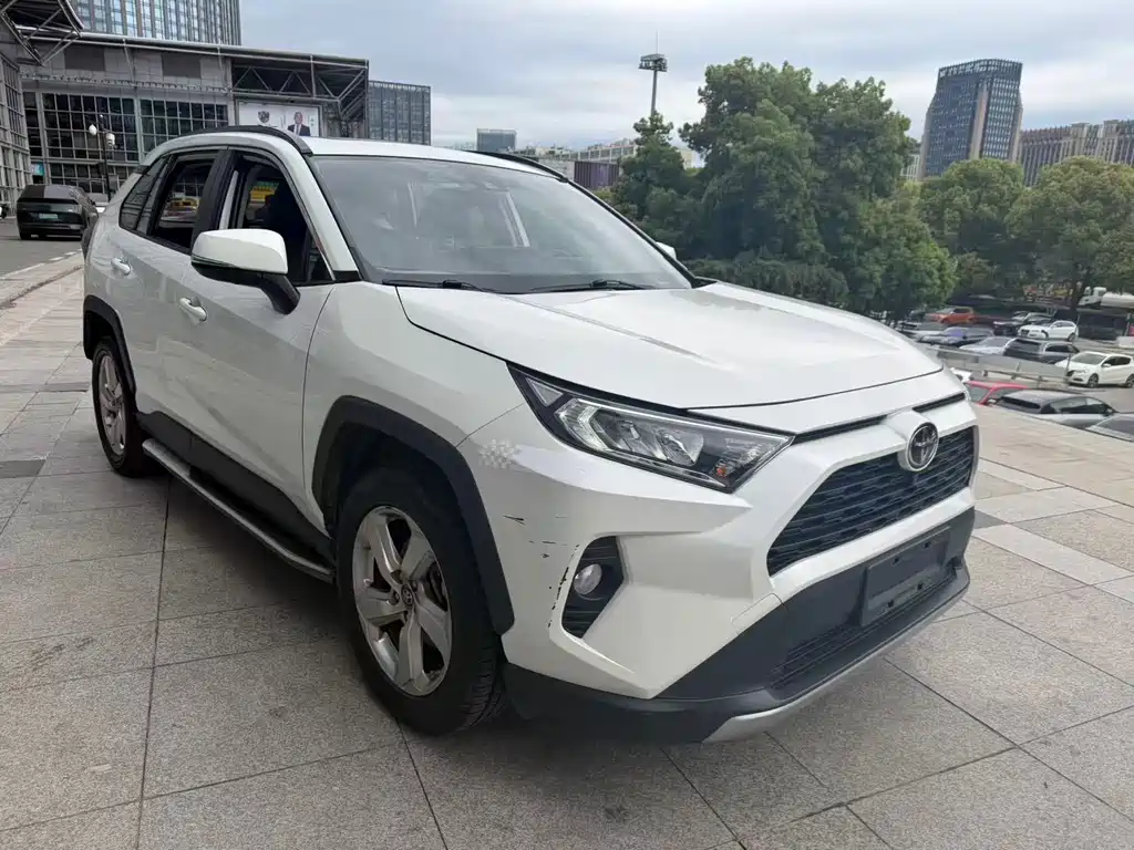 Toyota RAV4 2020 — фото 3