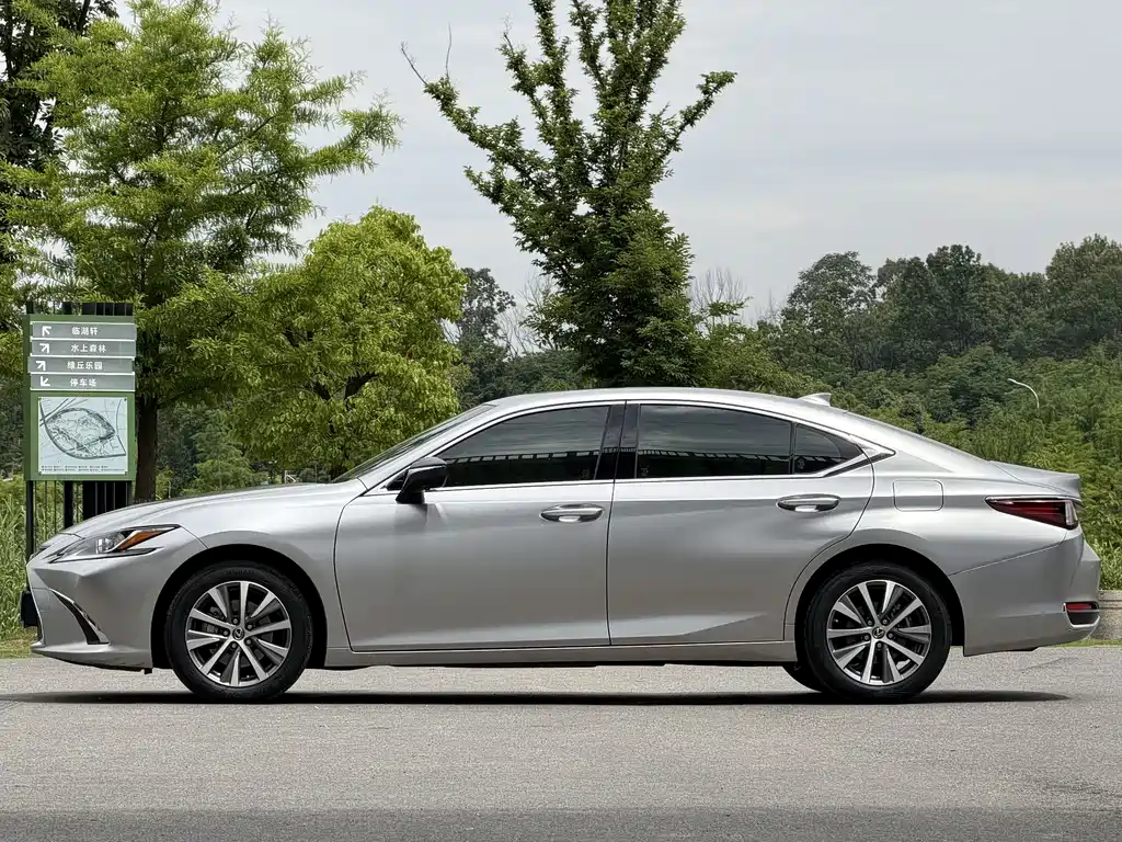 Lexus ES 2021 — фото 15