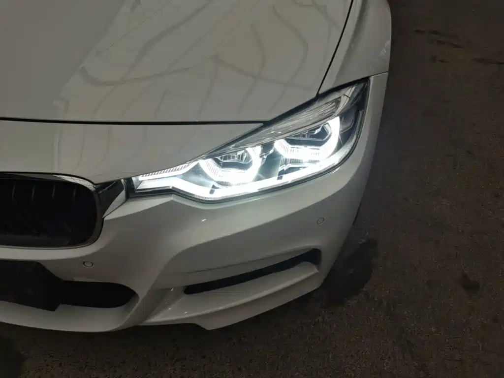 BMW 3 Series 2018 — фото 24