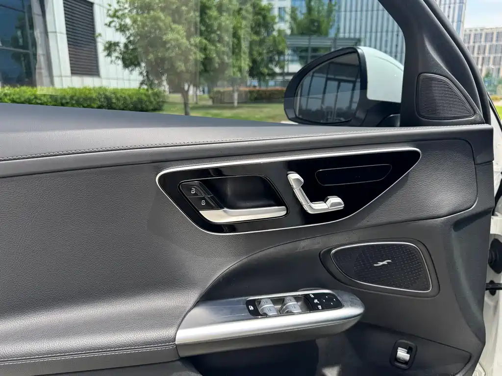 Mercedes-Benz C-Class 2023 — фото 15