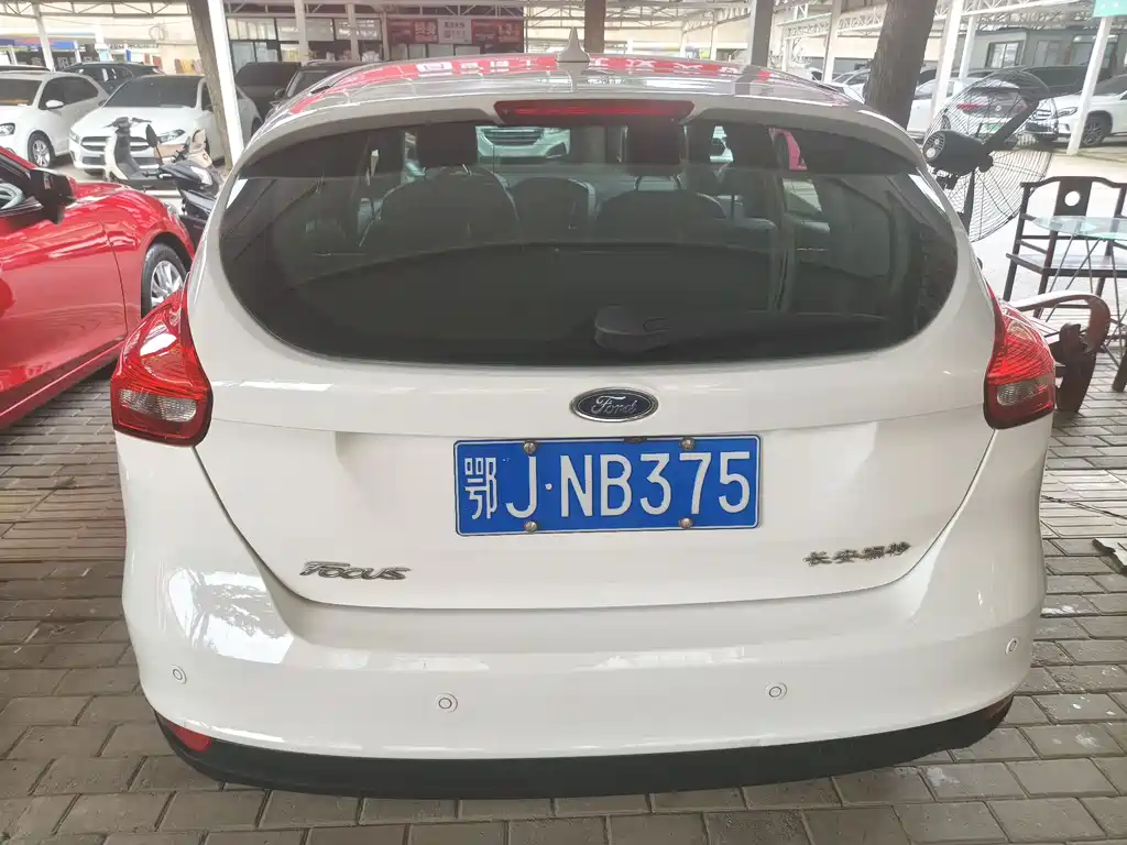 Ford Focus 2018 — фото 11