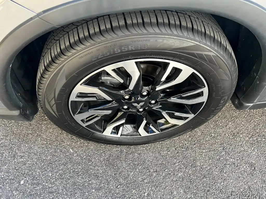 Mitsubishi Outlander 2020 — фото 11