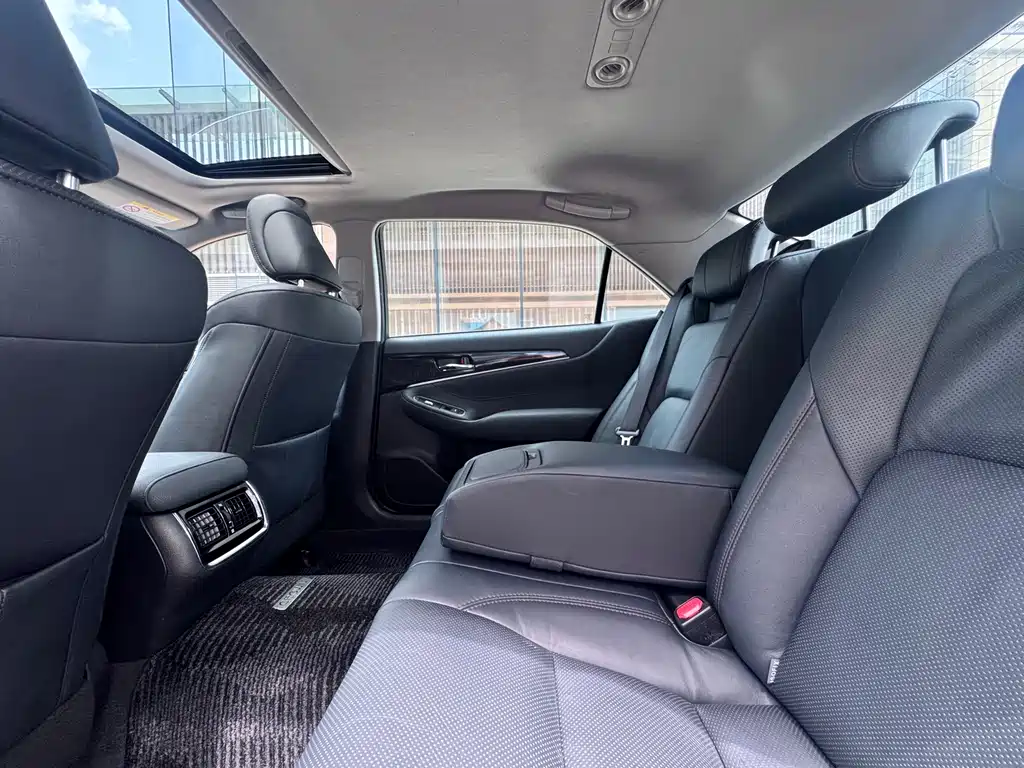 Toyota Crown 2016 — фото 21