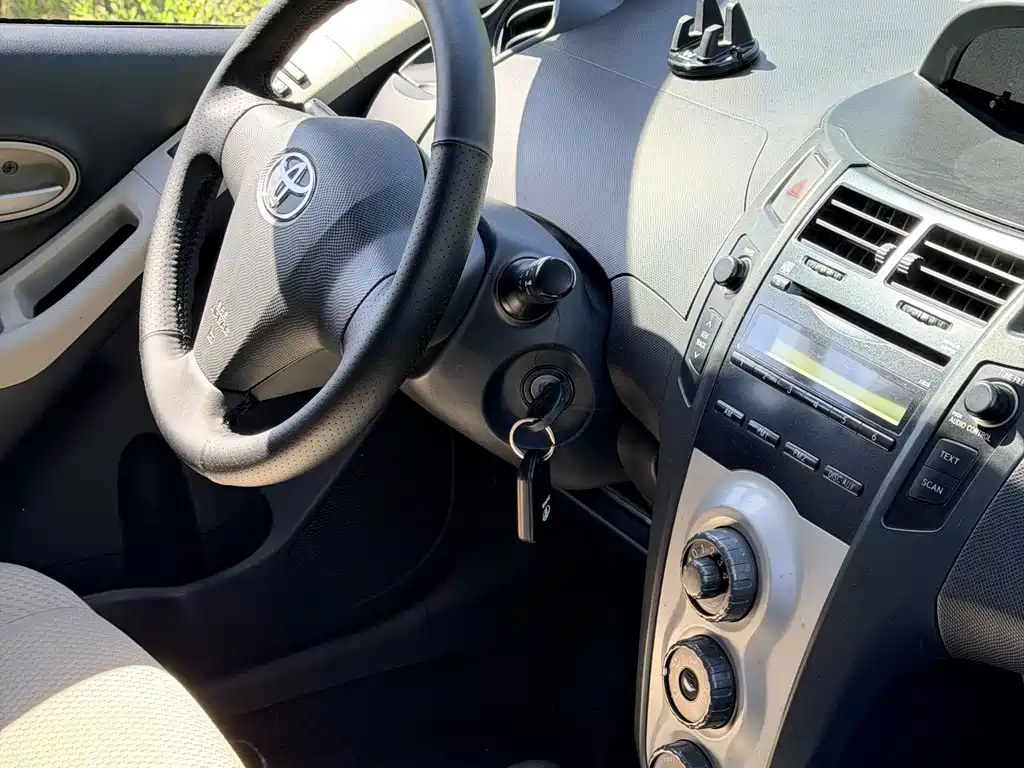 Toyota Yaris L 2008