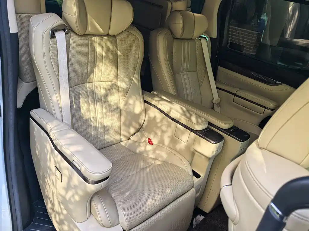 Toyota Alphard 2021 — фото 22