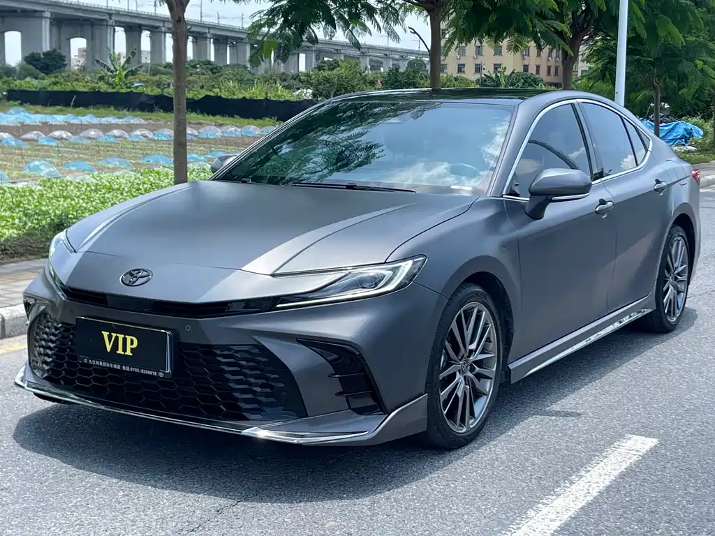 Toyota Camry 2025 — фото 1
