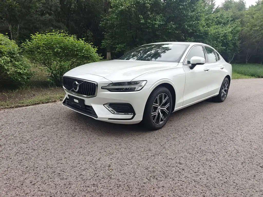 Volvo S60 2025