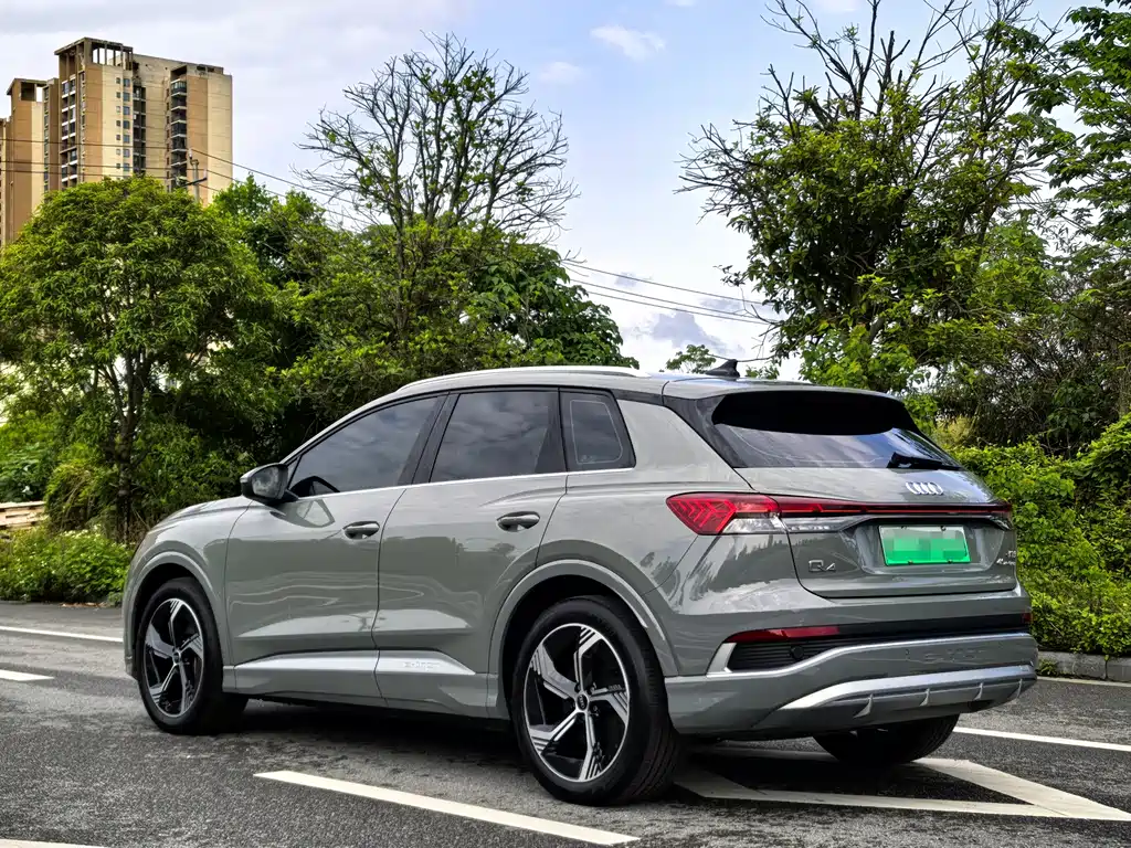 Audi Q4 e-tron 2024 — фото 4