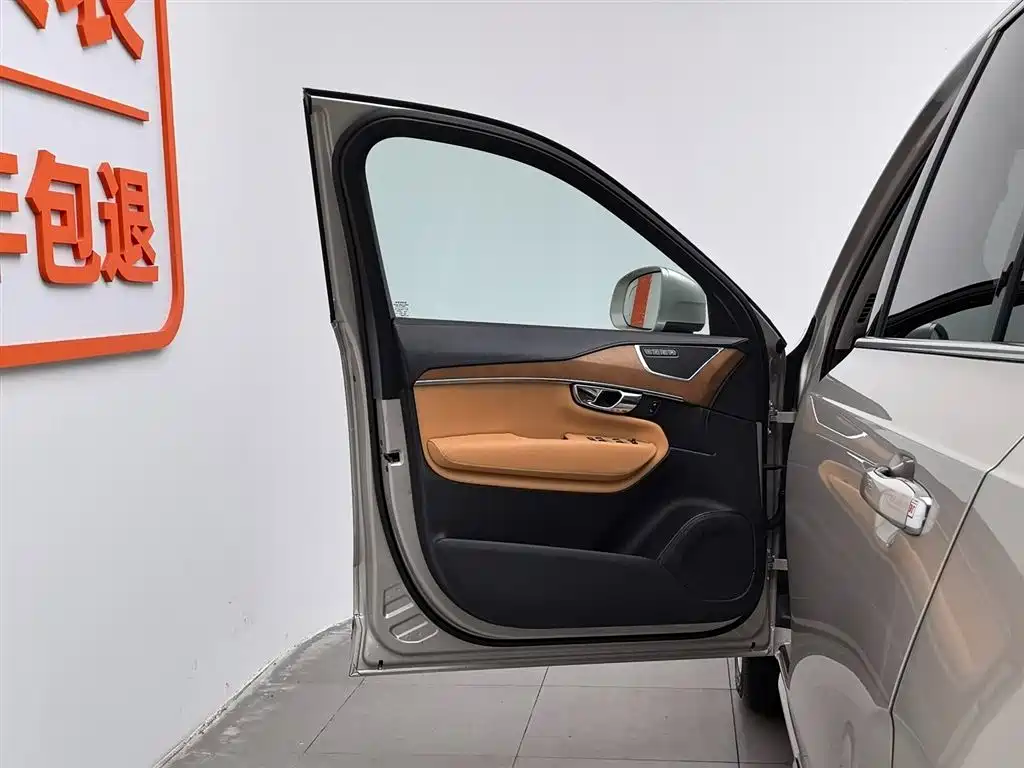 Volvo XC90 2017 — фото 13