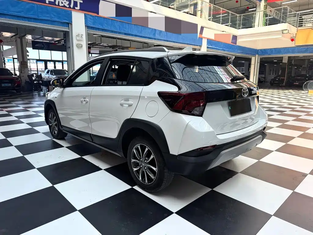 Toyota Yaris L 2022 — фото 19