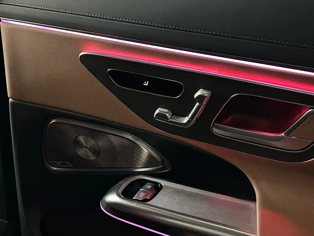 Mercedes-Benz E-Class 2024 — фото 15