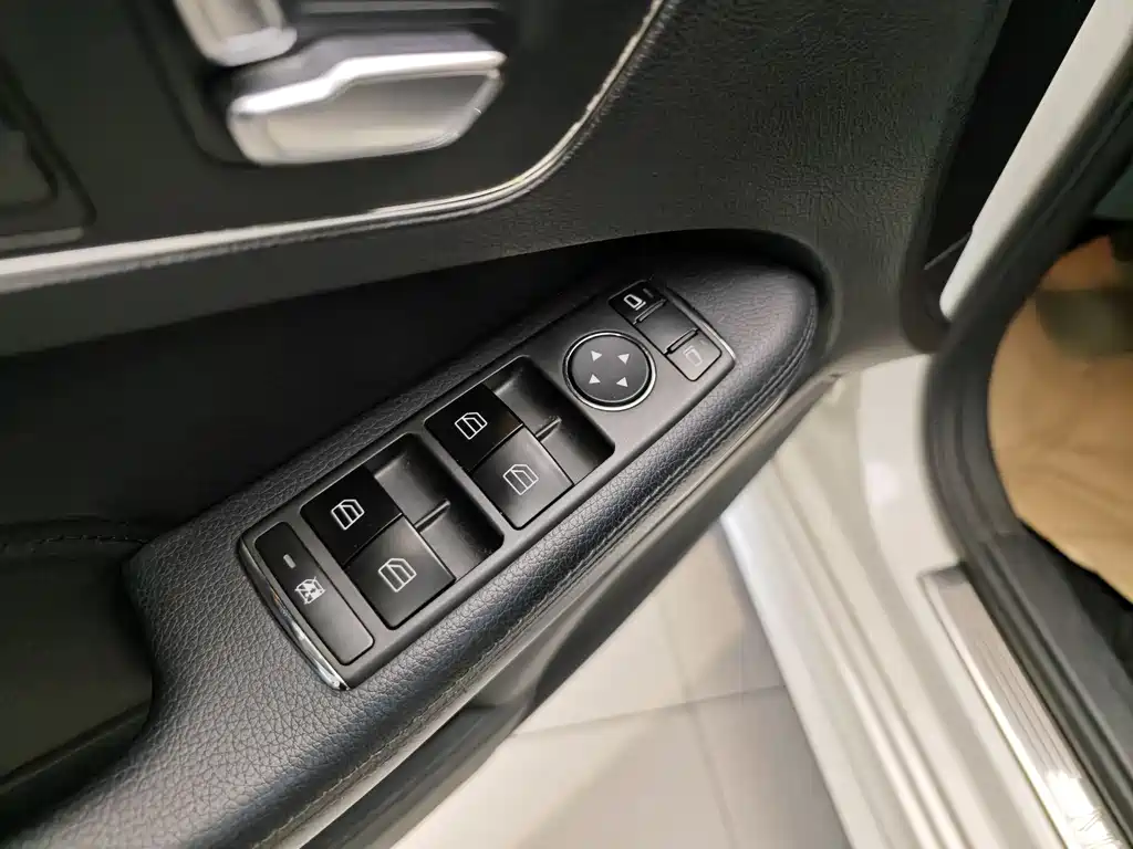 Mercedes-Benz E-Class 2015 — фото 9