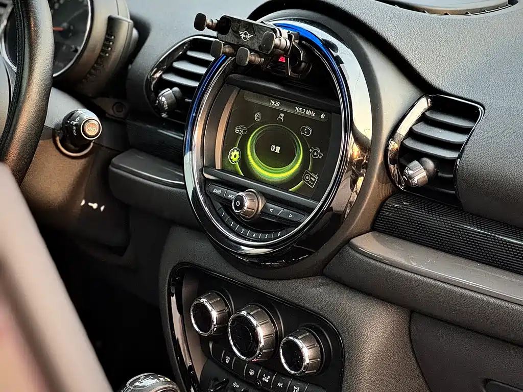 MINI Clubman 2017 — фото 8