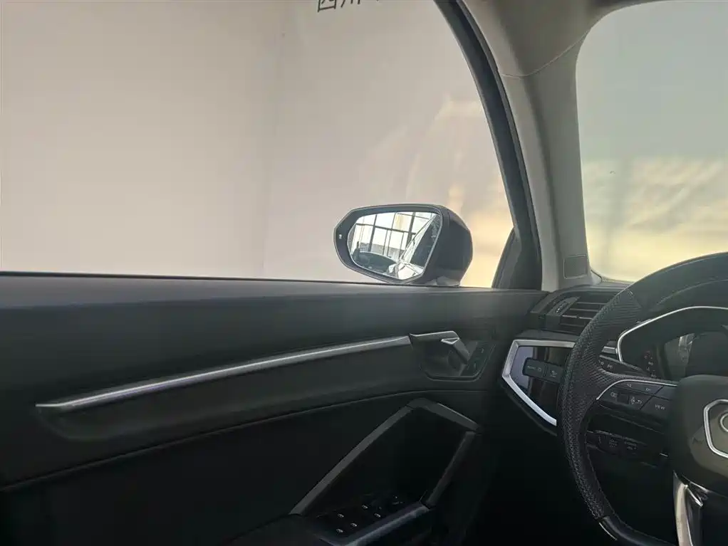 Audi Q3 Sportback 2023 — фото 13