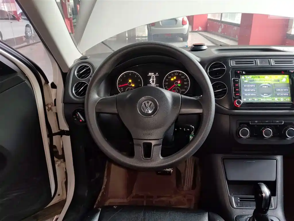 Volkswagen Tiguan 2014 — фото 11