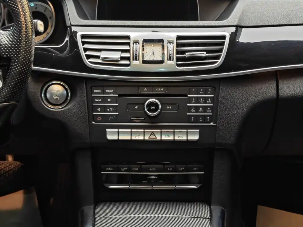Mercedes-Benz E-Class 2015 — фото 18