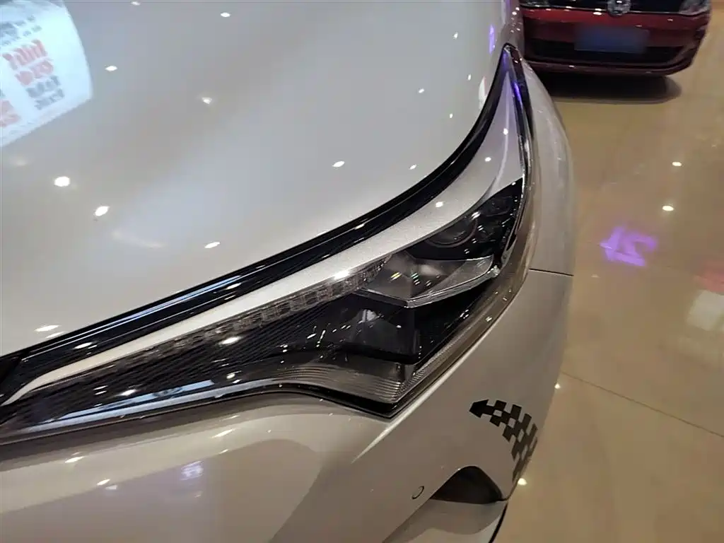 Toyota C-HR 2019 — фото 24