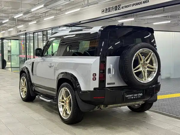 Land Rover Defender 2021