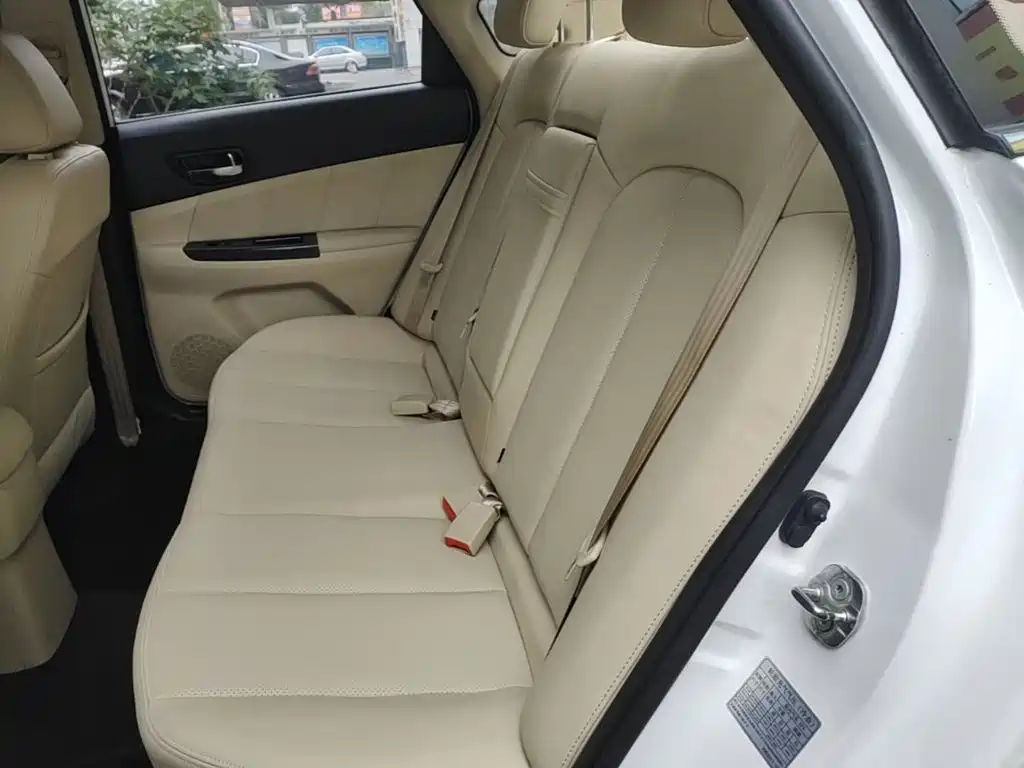 Changan Eado 2016 — фото 17