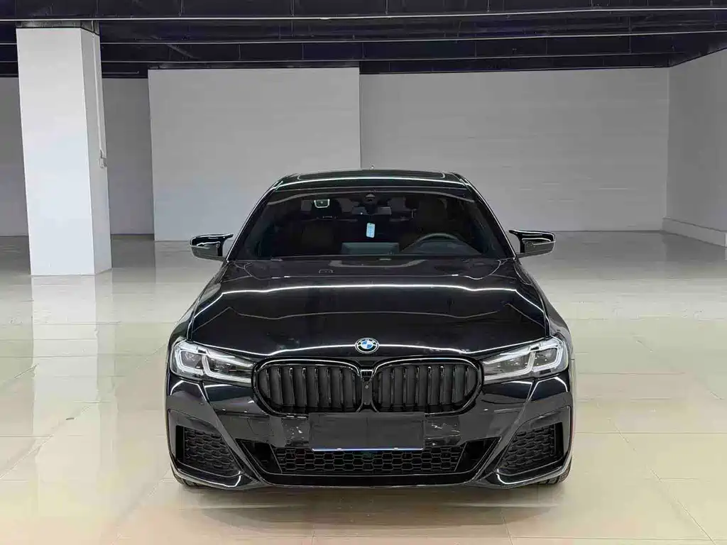 BMW 5 Series 2022 — фото 1