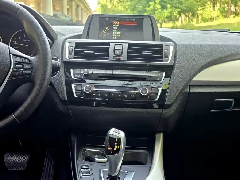 BMW 1 Series 2016 — фото 15