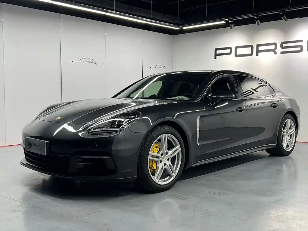 Porsche Panamera 2018 — фото 1