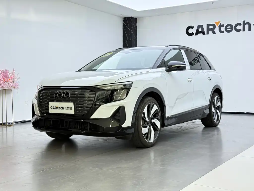 Audi Q5 e-tron — фото 1
