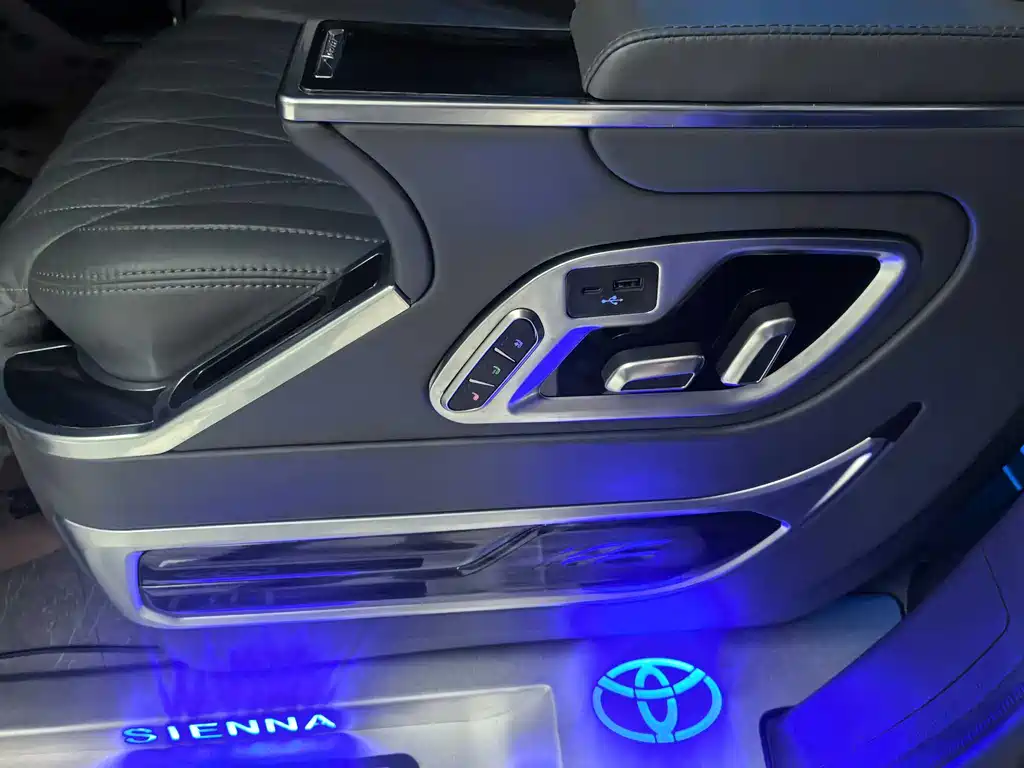 Toyota Sienna 2022 — фото 14