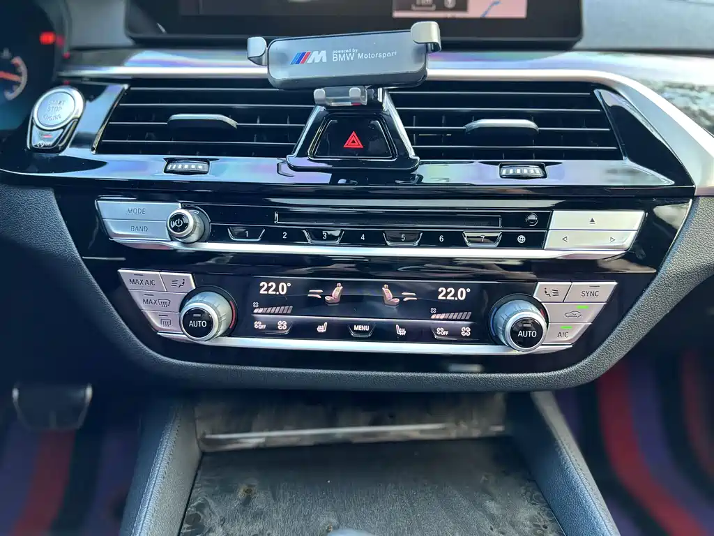 BMW 5 Series 2019 — фото 15