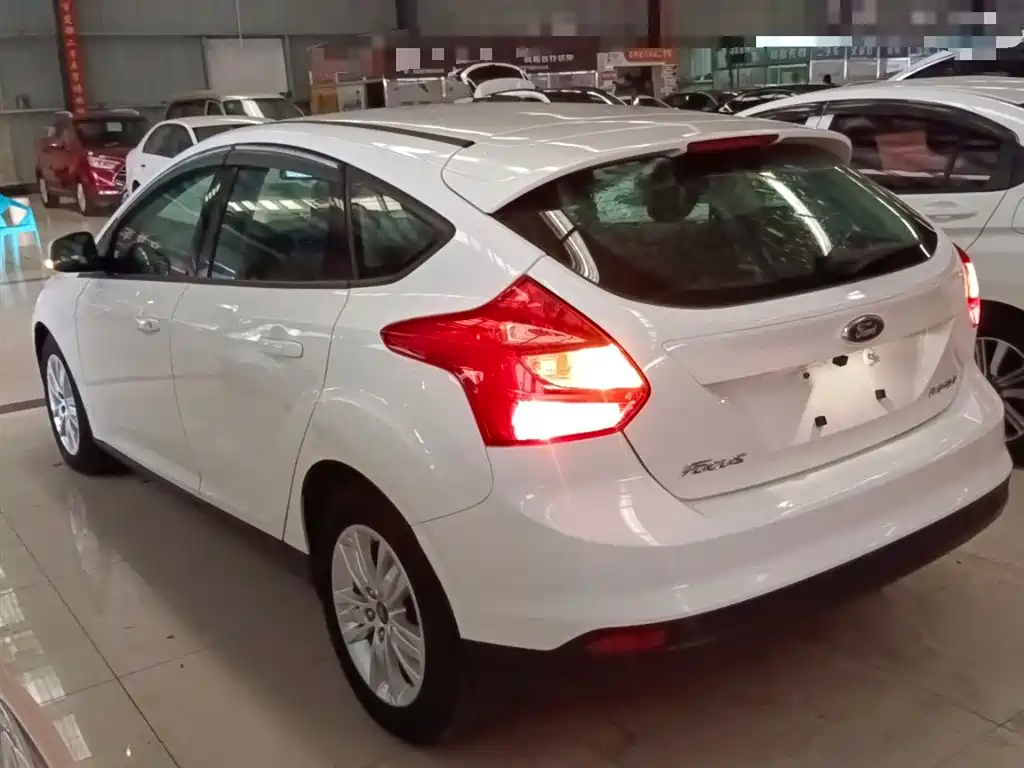 Ford Focus 2015 — фото 5