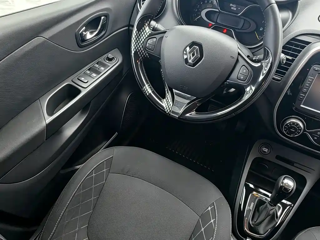 Renault Captur 2015 — фото 12