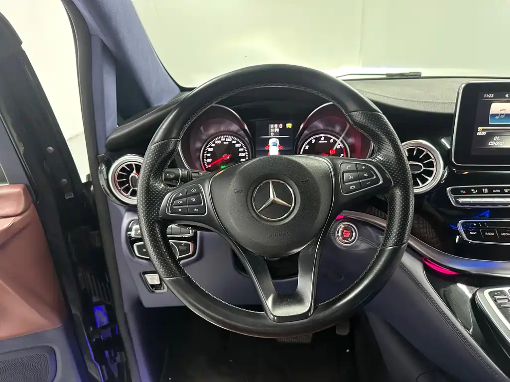 Mercedes-Benz V-Class 2018 — фото 6
