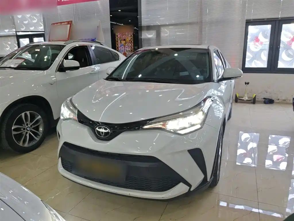 Toyota C-HR 2022 — фото 2