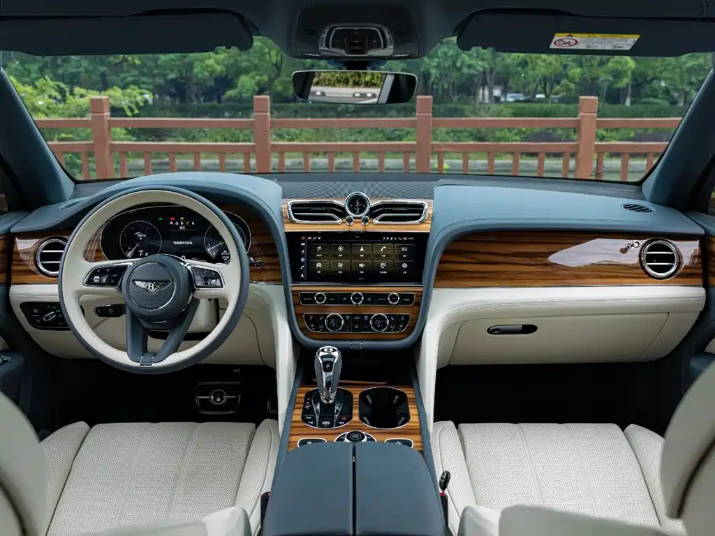 Bentley Bentayga 2022 — фото 10