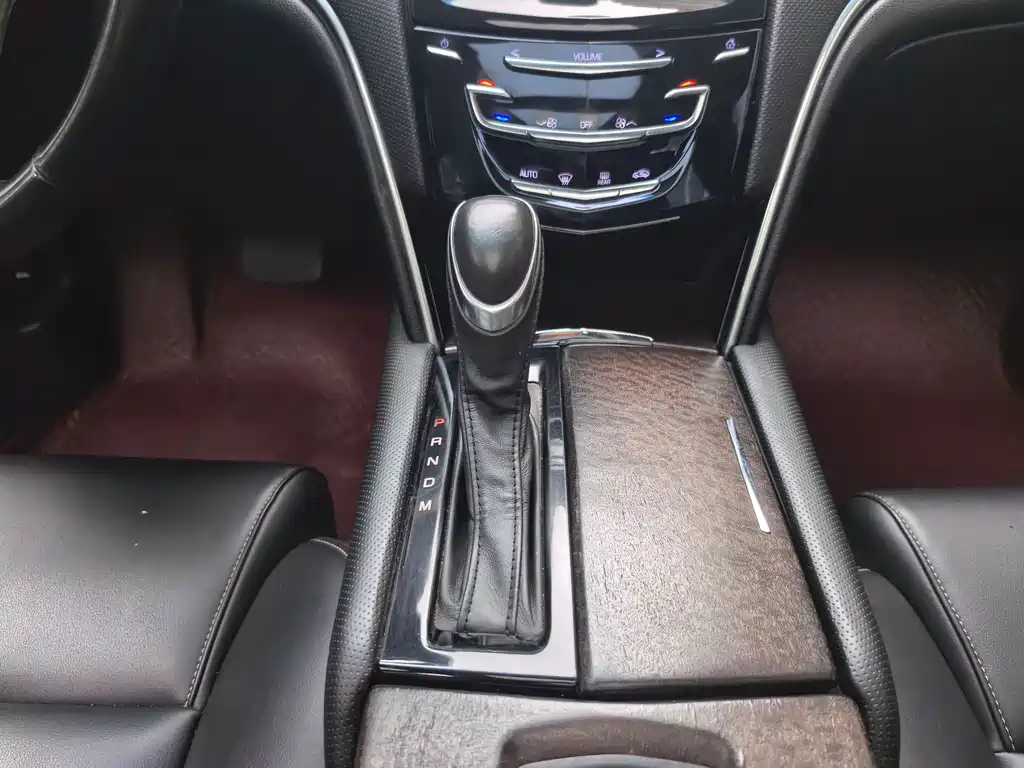 Cadillac XTS 2018 — фото 10