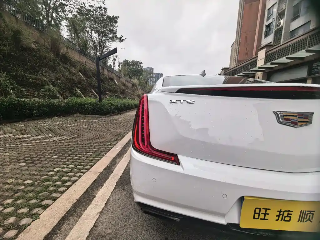 Cadillac XTS 2018 — фото 30