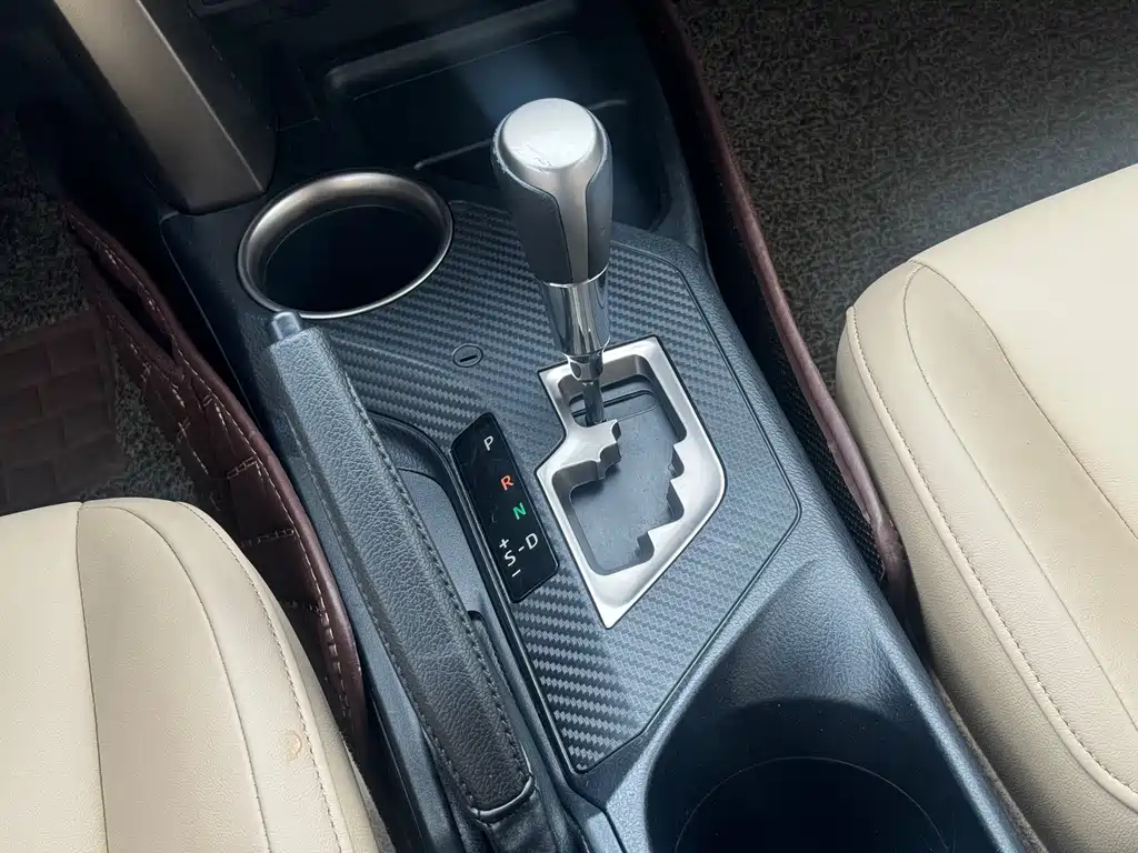 Toyota RAV4 2015 — фото 9