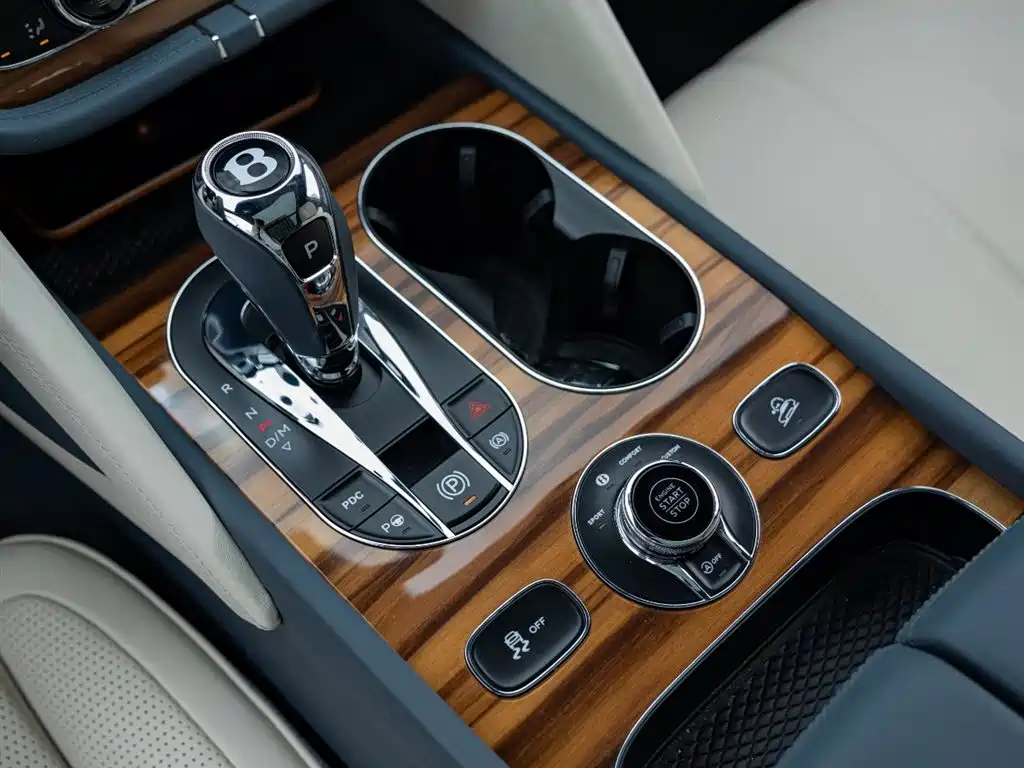 Bentley Bentayga 2022 — фото 15