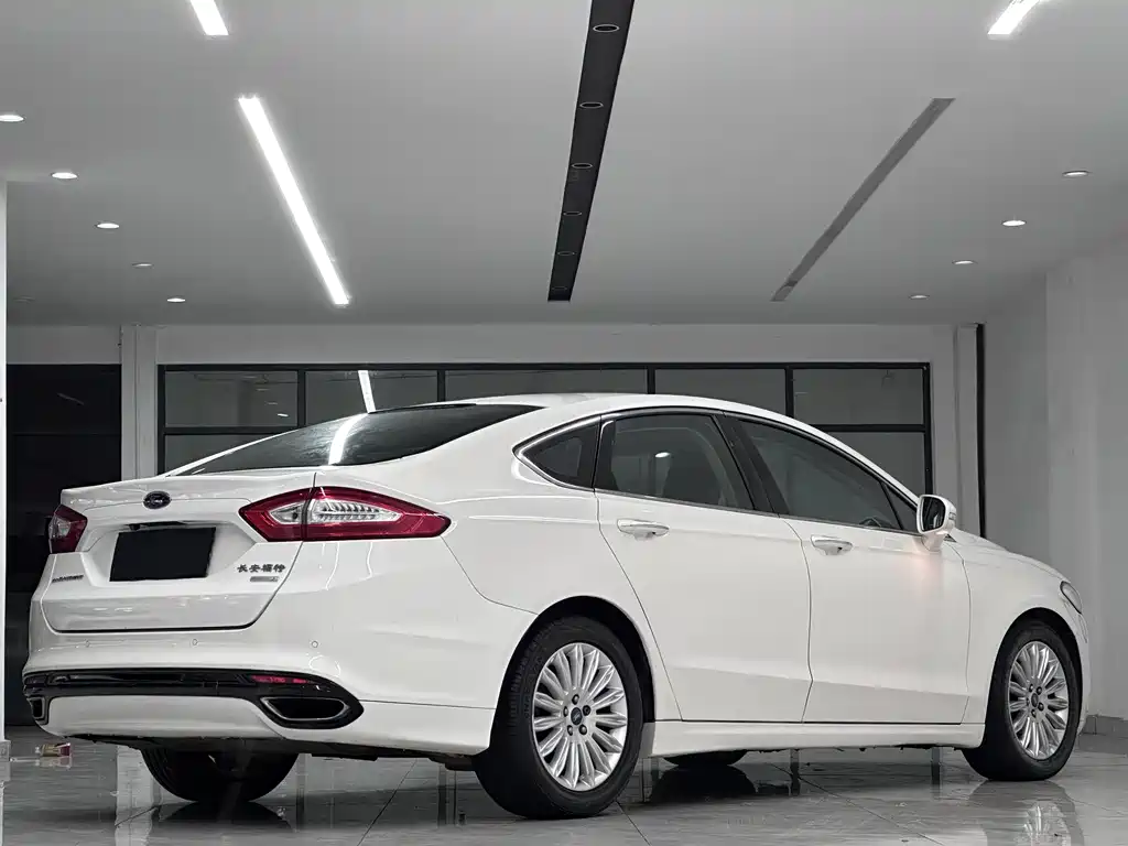 Ford Mondeo 2014 — фото 10