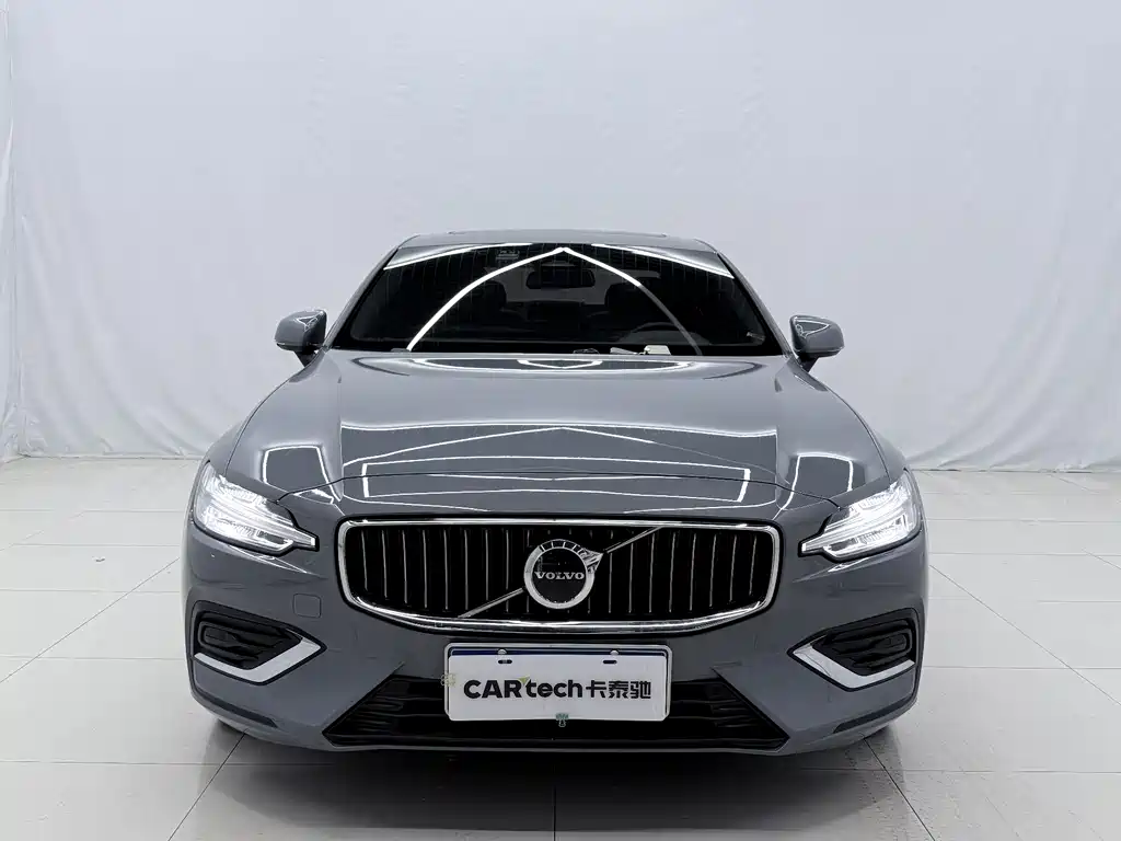 Volvo S60 2023 — фото 2