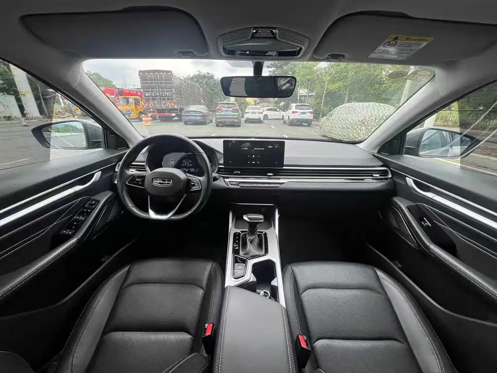 Geely Emgrand 2022