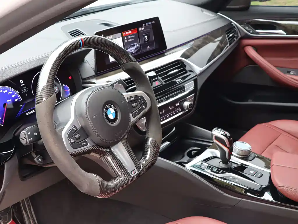 BMW 5 Series 2019 — фото 14