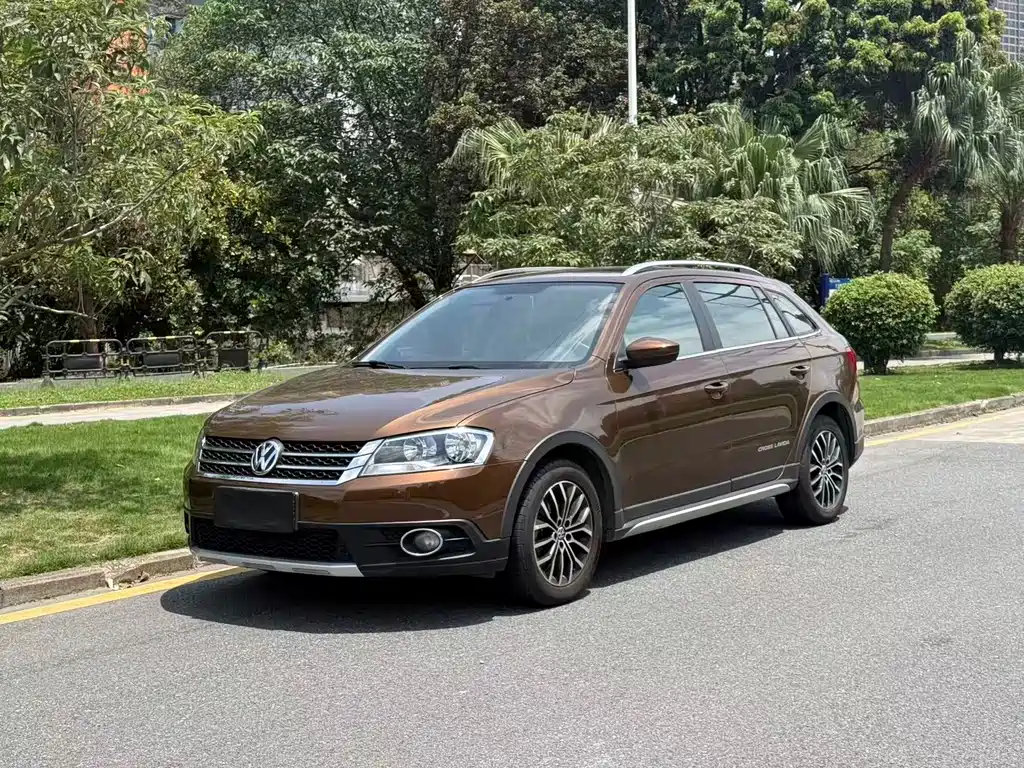 Volkswagen Cross Lavida 2015