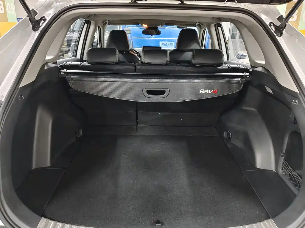 Toyota RAV4 2021 — фото 15